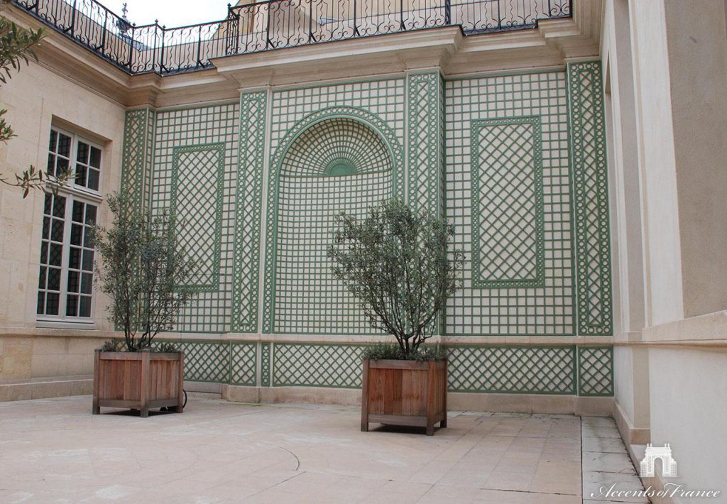 An interior courtyard with custom 3D alcove and decorative latticework