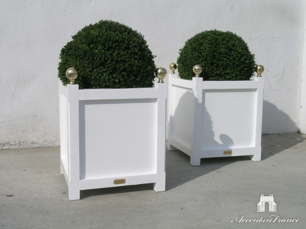 White Versailles Planter With Finial