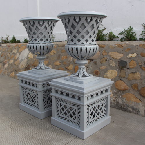 Pedestal & Vase Trianon